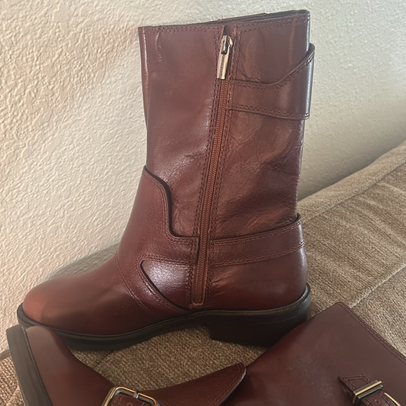 VINCE CAMUTO BOOTS - Picture 2 of 8